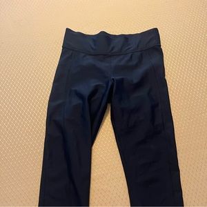 Under armor capri size small